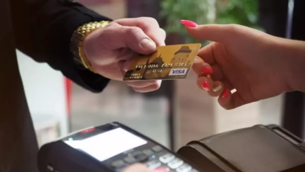 Crédito consignado para aposentados com atendimento humanizado e seguro em banco.