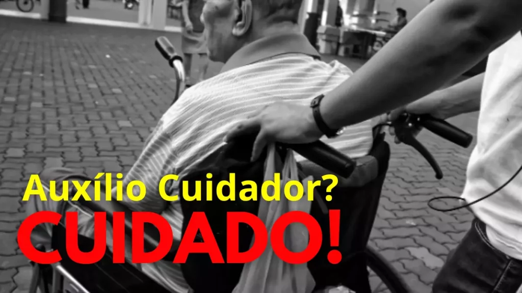 idoso-cadeirante-sendo-conduzido-com-ajuda-do-cuidador
